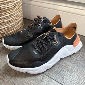 Sorel Kinetic RNEGD float sneaker like new size 9